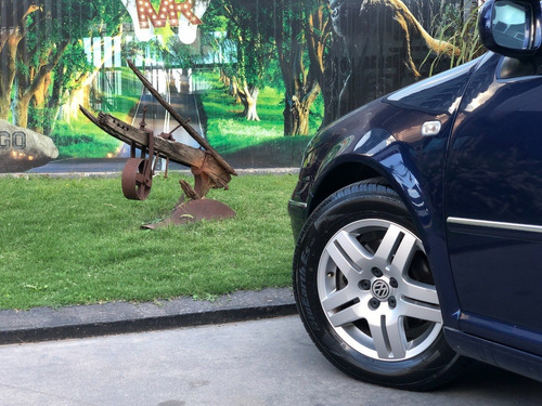 Volkswagen Bora 2007 Trendline 2.0 Con Gnc Y Pantalla Dvd !
