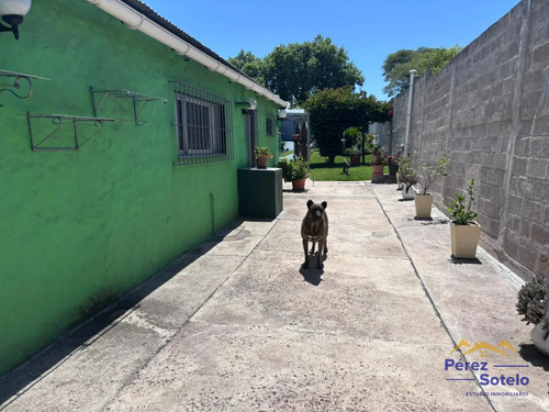 Casa En Venta, Con Piscina Climatizada + Apartamento Al Fondo