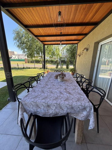Casa En Venta En Santa Emilia, Pilar Del Este, Pilar