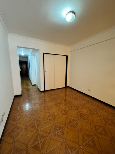 1 Ambiente Y 1/2 A La Calle C/ Balcón Saliente Plaza Mitre