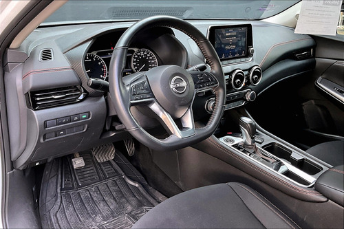 Nissan Sentra 4P SR L4%2F2.0 AUT