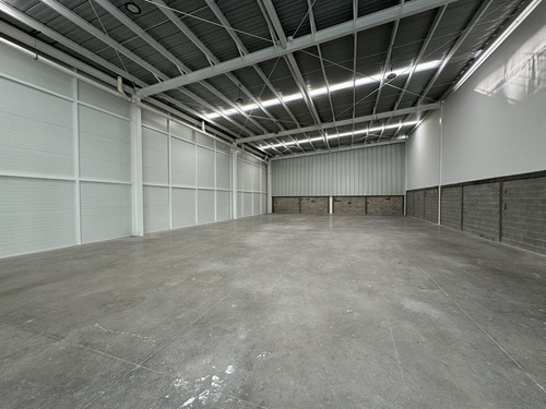 Bodega Junto Piq Con Andén Autonivelable Y Rampa