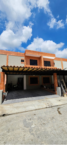 Luisa Mezones Vende Townhouse Remodelado En Res Monte Verde En San Diego Edo Carabobo