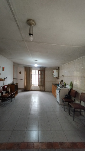En Venta Casa 3 Dormitorios, A 15 Cuadras Del Centro