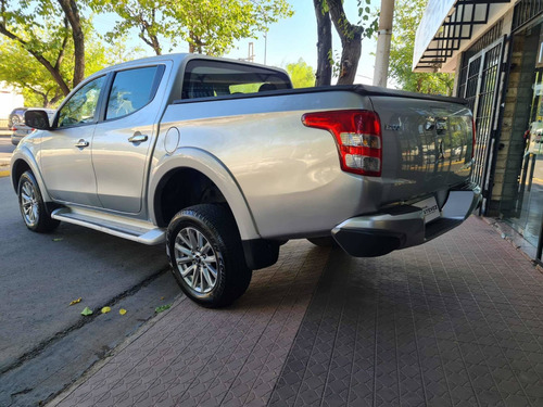 Imagen 2 de 11 de Mitsubishi L200 2018 2.4 Di-d High Power 181cv Cuero