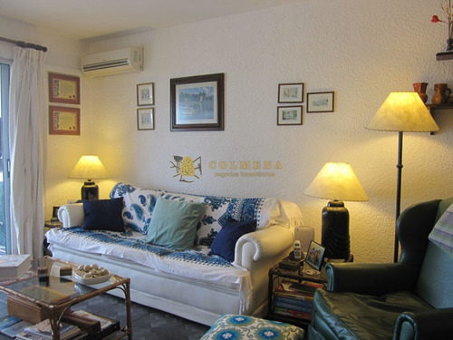 Apartamento En Muy Buena Ubicacion, De 2 Dor, 2 Baños Con Balcon Con Parrillero Con Linda Vista. Consulte!!!!!!!!- Ref: 1991