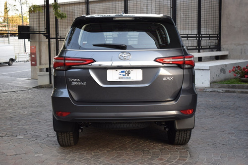 Imagen 7 de 17 de Toyota Sw4 Srx A/t 7 Asientos 2023 0km