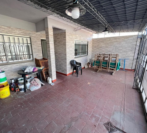 Venta De Departamento Con Galpon En Pompeya