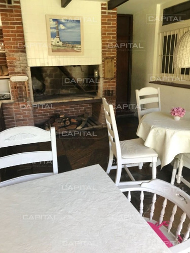 Excelente Chalet De 5 Dormitorios A Metros De La Playa Mansa!- Ref: 24863