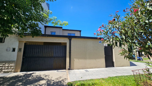 Casa 5 Amb Reciclada A Nuevo C/cochera En Lomas Del Mirador