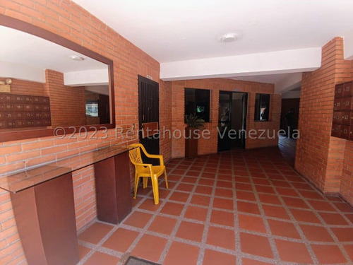 #25-4071. Maritza Lucena Vende Confortable Apartamento Amoblado, Piso Bajo Al Este De Barquisimeto, Fácil Acceso, Planta Eléctrica, Churuata, Parrillera, Gimnasio, Salón De Fiesta, Vigilancia 24/7.