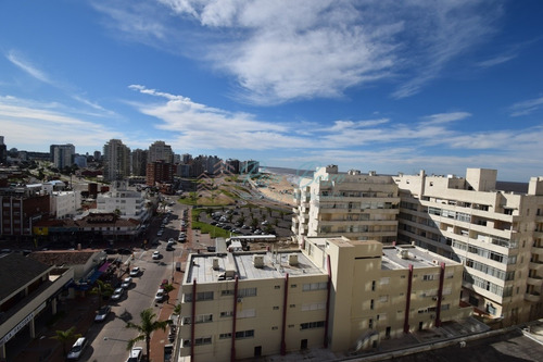 Península 2 Dorm Y Medio, 2 Baños, Buena Orientación!- Ref: 1568