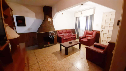 Casa Com Construcción Al Fondo - Dos Dormitorios - La Teja