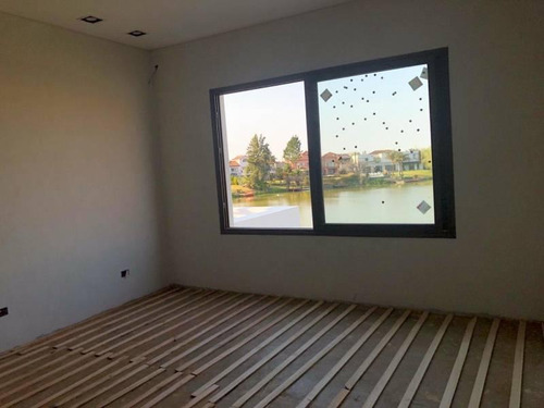 Imagen 15 de 21 de Casa Al Lago En Los Castores