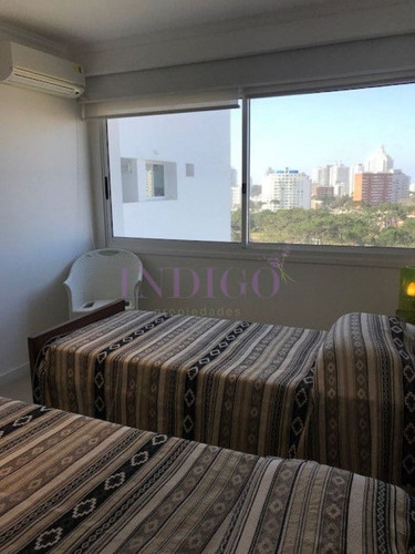 Imagen 16 de 17 de Departamento En Venta En Playa Mansa, 2 Dormitorios Y Medio.