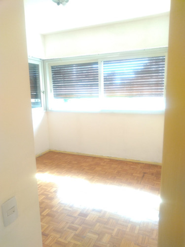 Excelente 2 Ambientes A Una Cuadrade Rivadavia