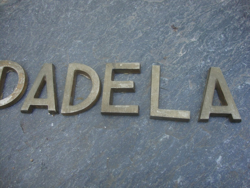 1/2- Letras Ciudadela Bronce 23,5 Largo X 4,3 Alto - 200 Grs (Usado)