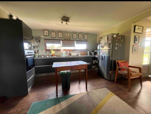 Casa En Venta De 2 Dorm. En Sagrada Familia