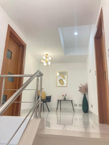 Apartamento Amueblado De Dos Niveles | 2 Habitaciones | 2.5 Baños | 2 Parqueos | Piscina | Gimnasio