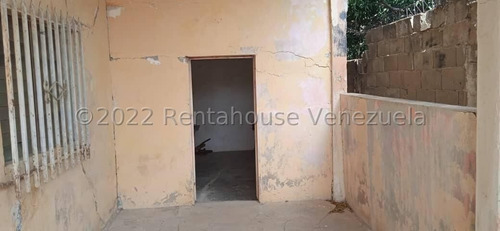 Imagen 3 de 9 de En Venta Inmueble Para Reparar Y Disfrutar Las Ventajas De Una Propiedad Céntrica. 04165613046 Cod Mls 23-6420