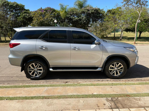 Imagem 3 de 12 de Toyota Sw4 2017 2.8 Tdi Srx 7l 4x4 Aut. 5p