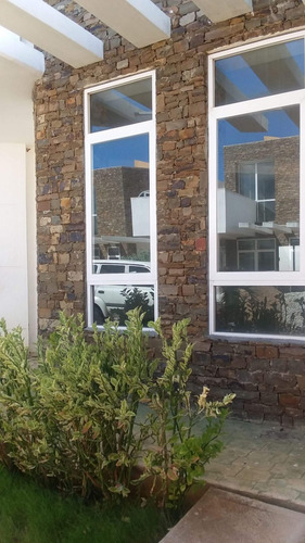 Imagen 1 de 19 de En Venta Hermosa Casa A Estrenar De 2 Niveles En El Conjunto Residencial Majestic En La Isla De Margarita, Municipio Maneiro, Venezuela