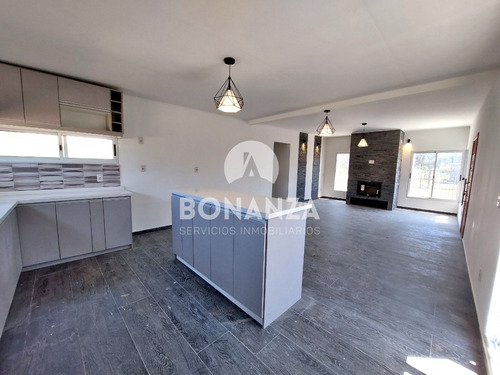 Imagen 6 de 28 de Piriápolis, Los Ángeles. Casa En Venta. 3 Dormitorios, 2 Baños.