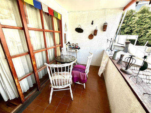Casa En Venta De 5 Dorm. En Las Condes