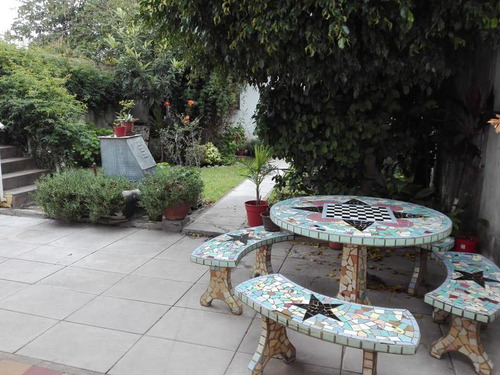 Casa 4 Ambientes Con Garage, Parque Y Quincho