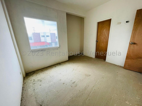 Imagen 12 de 30 de Casa En Venta En La Piedad Norte Cabudare Lara ++23-19030 */m.e.c - R-a-h N° +0-4-2-4- 5.5.6. 5.7. 5.9 *--**