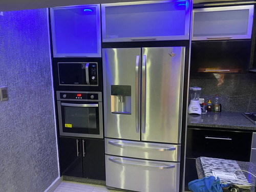 Vendo Apartamento En La Candelaria Diagonal Al Centro Comercial Él Sambil. *remodelado Y Amoblado*, 56mts/2, 2h1b1e Zhernandez