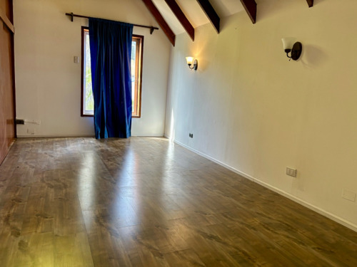Amplia, Cómoda Y Soleada, 5 Dormitorios, 4 Baños, Sala Estar