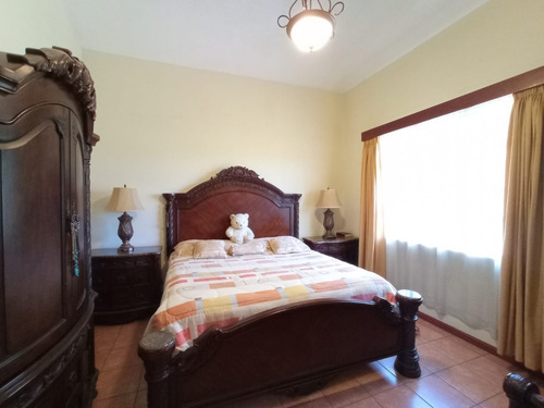 Imagen 20 de 30 de Vendo Belleza De Casa Ubicada En Esquina, 4 Dormitorios, Alta Plusvalia Y Seguridad