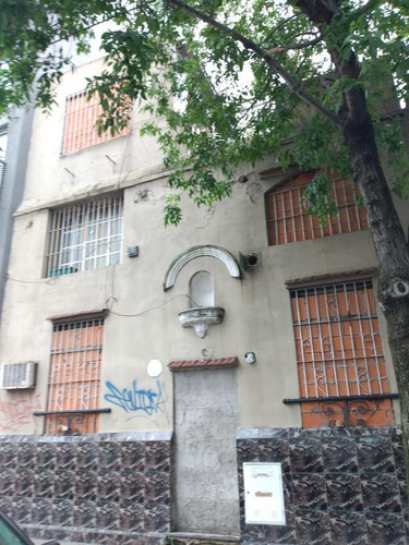 Imagen 3 de 30 de Venta De Casa De 3 Niveles Con Terraza Y Patio En Caballito