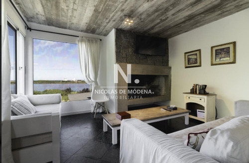 Vende Casa De 3 Dormitorios En Santa Monica.