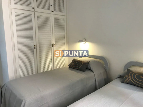 Imagen 16 de 19 de Moderno Apartamento De 2 Dormitorios En Alquiler Frente Al Mar