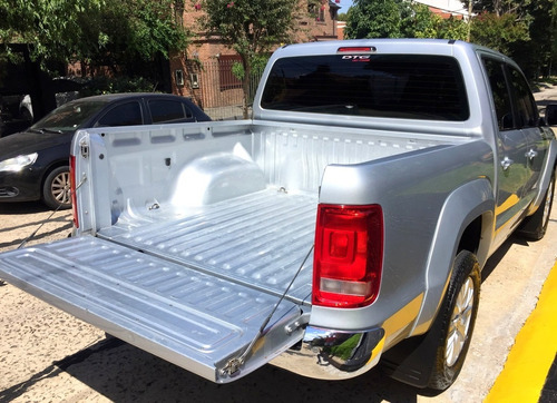 Volkswagen Amarok 4x2 Highline Pack Cuero 2016 Hilux Ranger
