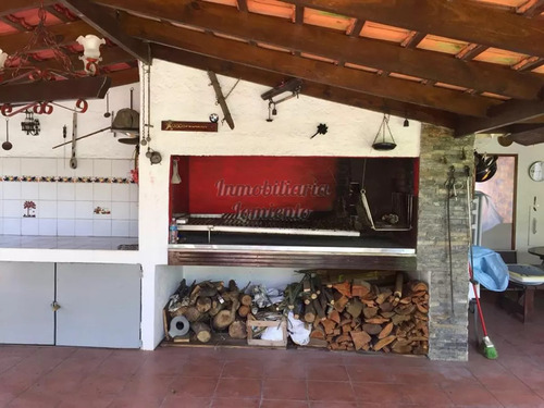 Alquiler Anual / Venta Casa 4 Dormitorios Y 3 Baños, Zona Colegios