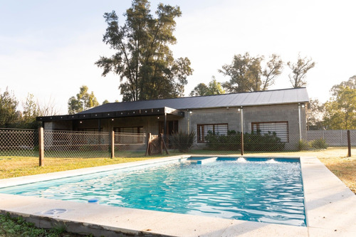 Imagen 1 de 12 de Casa Quinta De Más De 7 Ambientes En Moreno