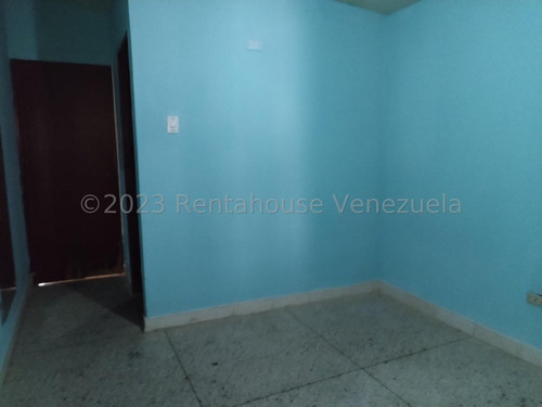 Casa En Venta Urbanización Chucho Briceño Cabudare Lara (24-9408) // Invierta Seguro Con Rentahouse//