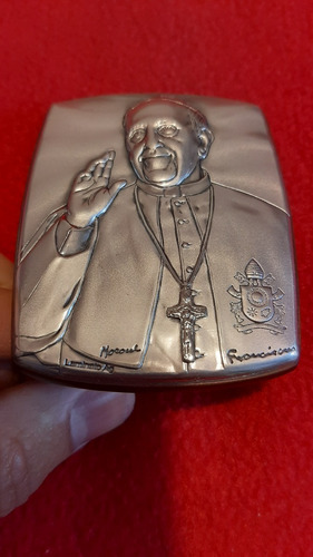 Lamina Retrato Bajorrelieve Plata En Madera Papa Francisco