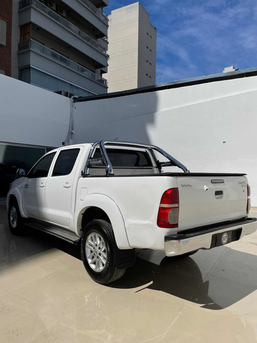 Imagen 6 de 14 de Toyota Hilux 2013 3.0 Cd Srv Cuero I 171cv 4x4 4at