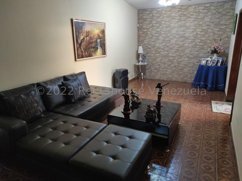 Hermosa Casa Quinta En Venta, Urb. El Castaño ( Zona Privada) Maracay, 23-27461 Mv