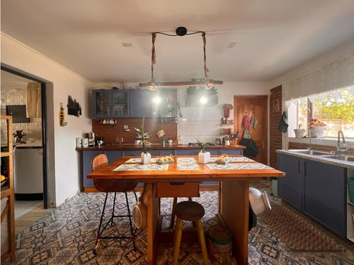 Venta/arriendo Hermosa Casa 5d 3b En Rinconada, Los Andes.