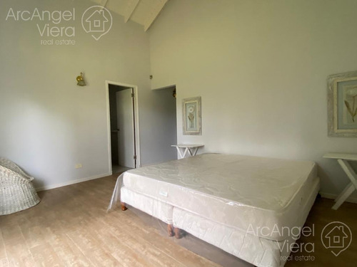 Casa - La Arbolada - En Barrio Priado -punta Del Este