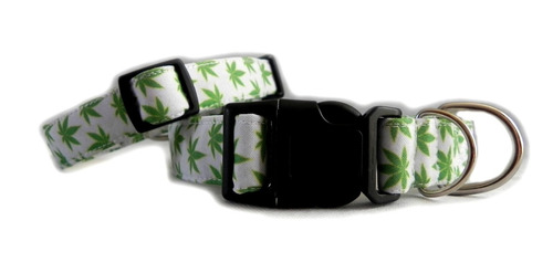 Collar Para Perro En Estampado Cannabis Blanco Con Verde