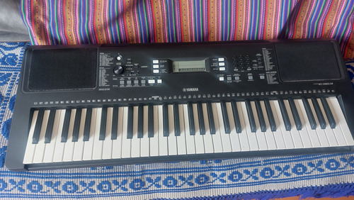 Teclado Yamaha Psr E363 Negro Más Adaptador Y Parante