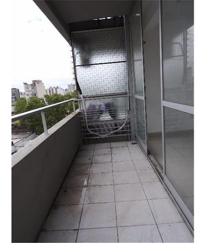 Imagen 9 de 18 de Av Belgrano 3600 - Con Pileta - Piso 2 Dos Balcones.