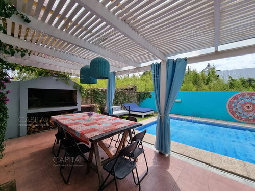 Casa De Cinco Dormitorios En Alquiler - En La Barra Punta Del Este