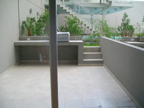 Monoambiente Patio Privado, Cochera Cubierta. Seguridad 24 Hs Y Amenities De Lujo